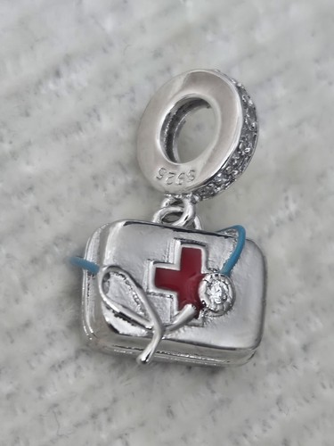 Ciondolo borsa medica - , pronto